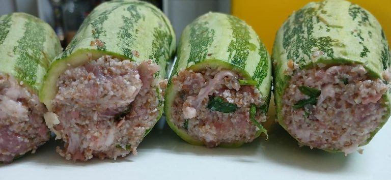 Leia mais sobre o artigo Abobrinha Recheada Crocante: A Surpresa de Sabor que Você Precisa Experimentar! 🍆✨
