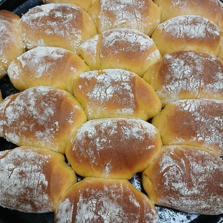 Leia mais sobre o artigo 🥕 Pãezinhos de Cenoura: Macios, Deliciosos e Fáceis de Fazer! 🐷✨