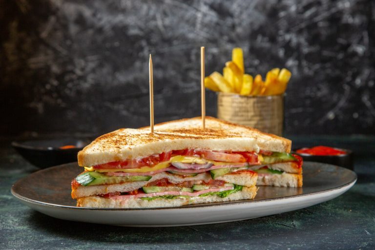 Leia mais sobre o artigo Transforme seu Café da Tarde com Esses Sanduíches Surpreendentes! ☕🥪 Simples, Rápidos e Deliciosos!