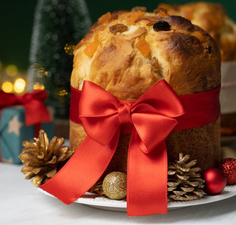 Designed by Freepik - https://www.freepik.com/free-photo/tasty-christmas-panettone-with-ribbon_20825589.htm