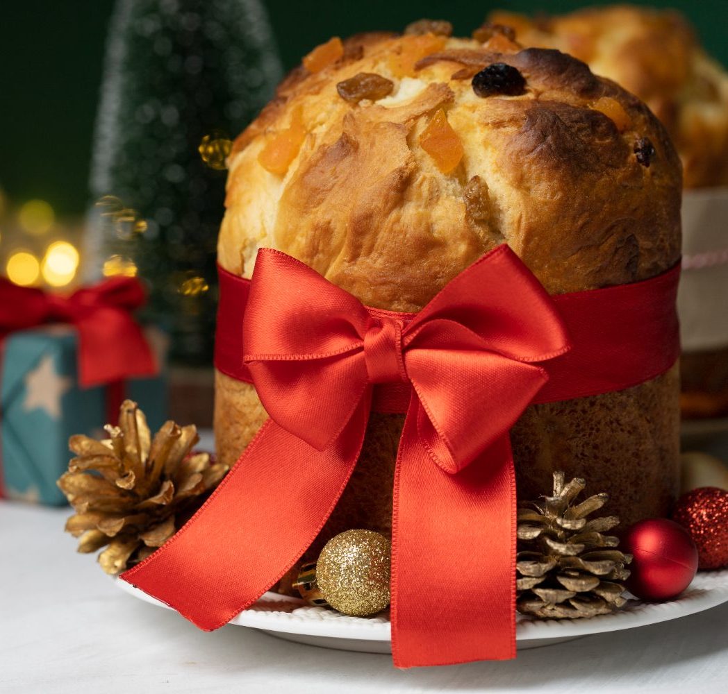 Designed by Freepik - https://www.freepik.com/free-photo/tasty-christmas-panettone-with-ribbon_20825589.htm