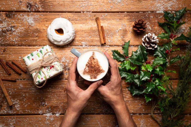 Leia mais sobre o artigo 🎄☕ Presentes Perfeitos para os amigos Amantes de Café Neste Natal